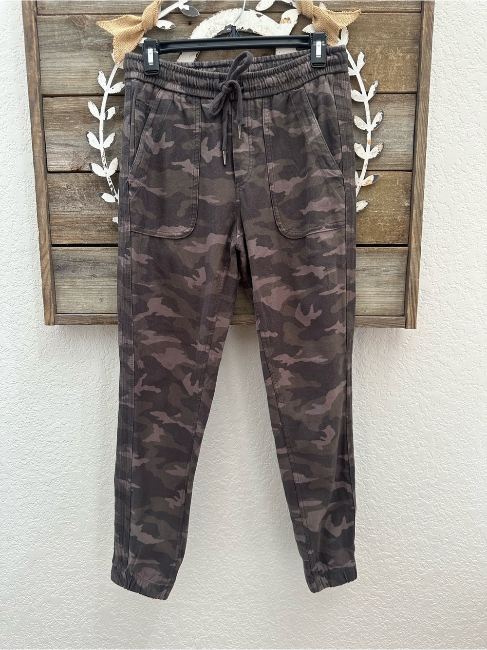 Athleta Farrallon Camouflage Drawstring Jogger Pants - Brown Camo size 4